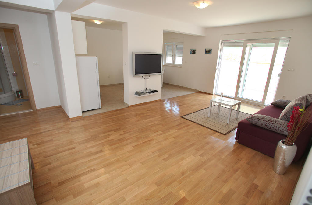 סגט ווראנייצה Villa Iris Apartments מראה חיצוני תמונה
